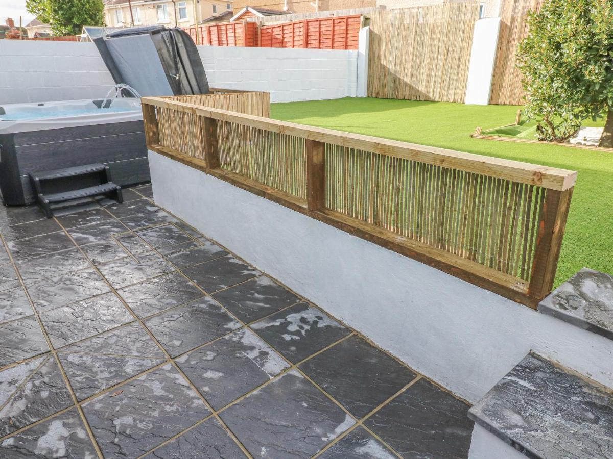 Cwtch Ar Y Mor Villa Burry Port Exterior photo